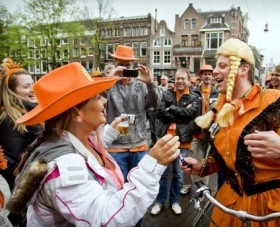 Koninginnedagfeest in Olympisch Stadion