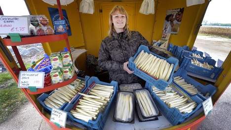 Asperges met citroenroom en ei-mimosa