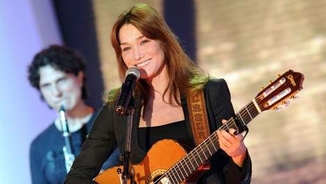 Carla Bruni gaat weer zingen