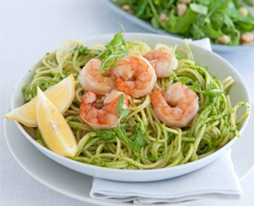 Spaghetti met rucolapesto en garnalen