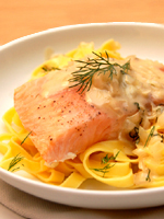 Zalmfilet met dilleroom en verse tagliatelle