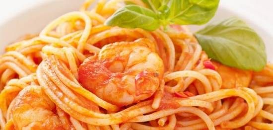 scampi in romige tomatensaus met tagliatelli