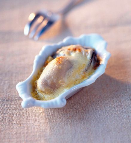 Gegratineerde oesters in botersaus