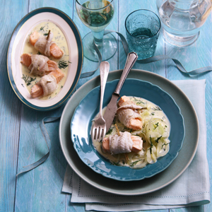 Noord­zee­ton­grol­le­tjes met zalm en dil­lesaus