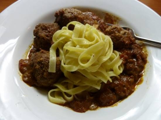 Langzaam gegaarde gehaktballetjes (met pasta)