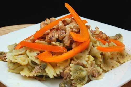 Pastasalade met tomaat en tonijn