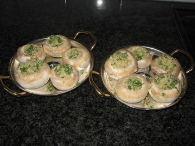 Gevulde knoflookchampignons