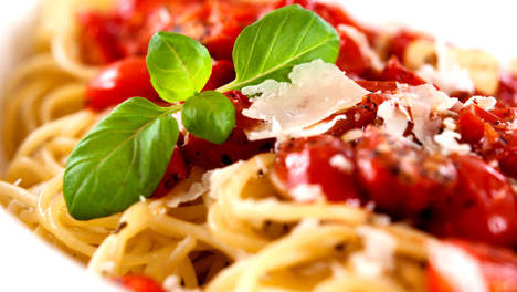 Spaghetti met pistachepesto en geroosterde tomaatjes