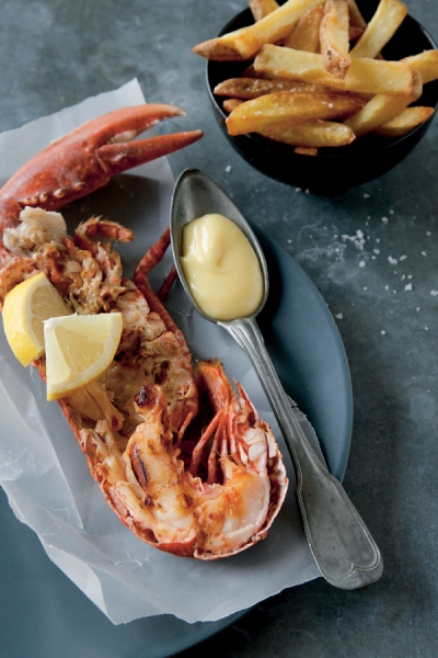 Gegrilde Oosterscheldekreeft met friet en mayonaise