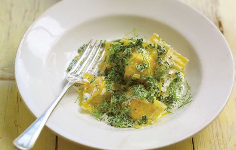 Ravioli met ricottahazelnootvulling in tuinkruidensaus